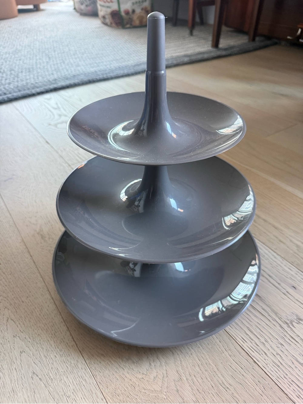 Kodiol Babell 3 Tier serving stand in grey